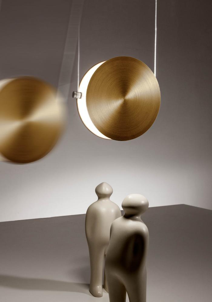 laurameroni clis modular and customizable suspended lamp in brass