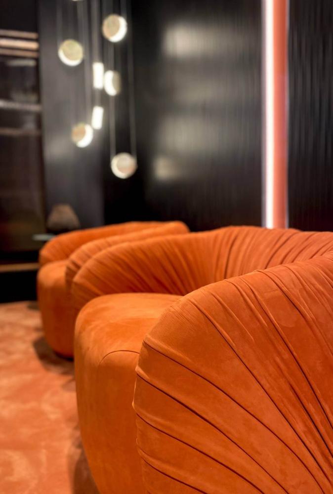 laurameroni made to measure black orange living room interior design