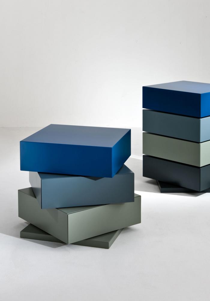 Rotating modular chest of drawers in wood with customizable finishes