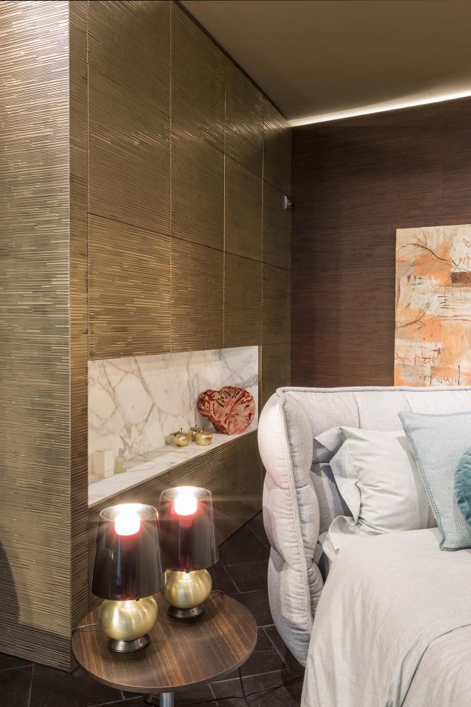 Laurameroni wall panels and custom integrated day cabinets in interni showroom interior design