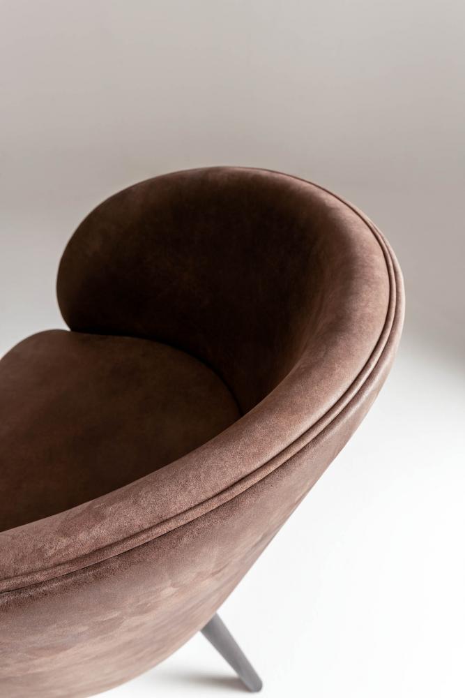 Minimal modern Laurameroni chair in precious brown savana leather