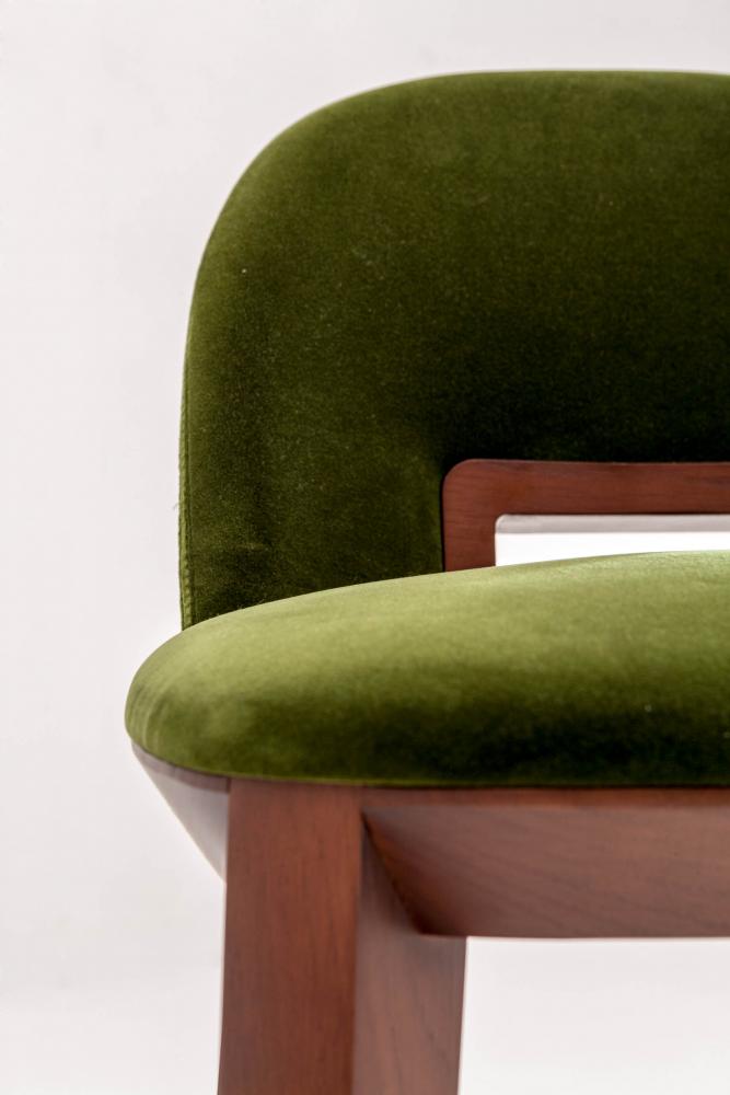 Margaret modern bar stool with wood structure upholstered in green velvet