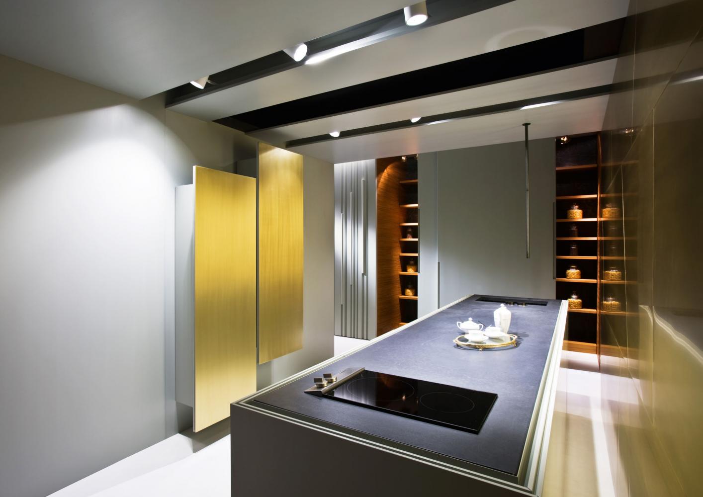 Laurameroni Design Showroom in Como Lake for a luxury modern decor inspiration