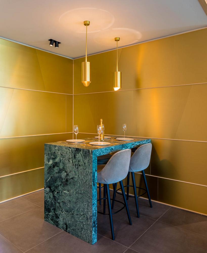 brass lamps and brass wall panels with marble kitchen table