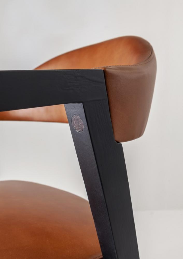 laurameroni customizable sixties style chair in wood and leather