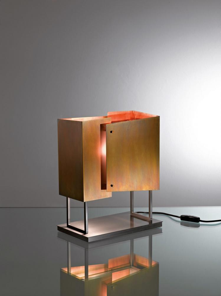 Table lamp MA 20 with black nickel and burnished brass structure
